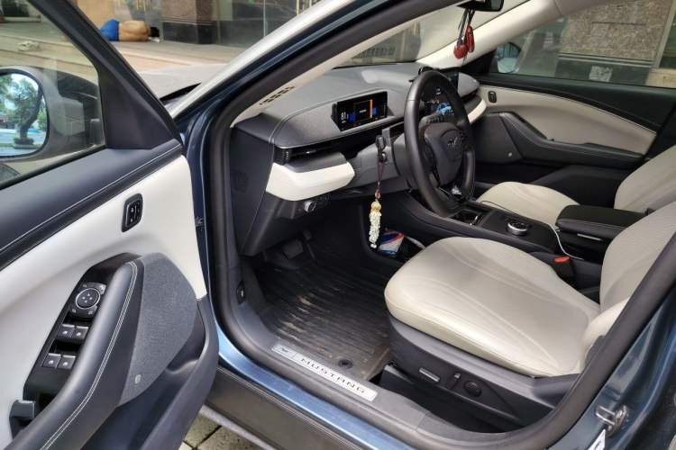 Used Ford Mustang Mach-E 2021 AION Y Plus Rear-Drive Luxury Edition (Long Range) Driver Seat