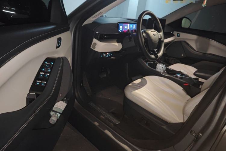 Used Ford Mustang Mach-E 2021 AION Y Plus Rear-Drive Luxury Edition (Long Range) Driver Seat