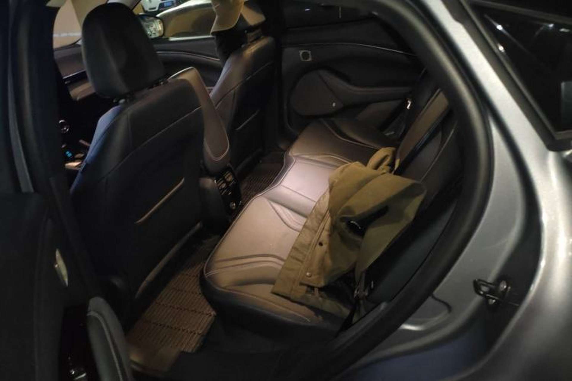 Used Ford Mustang Mach-E 2021 AION Y Plus Rear-Drive Luxury Edition (Long Range) Interior 4