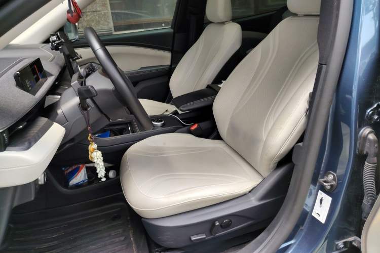 Used Ford Mustang Mach-E 2021 AION Y Plus Rear-Drive Luxury Edition (Long Range) Left Front Seat