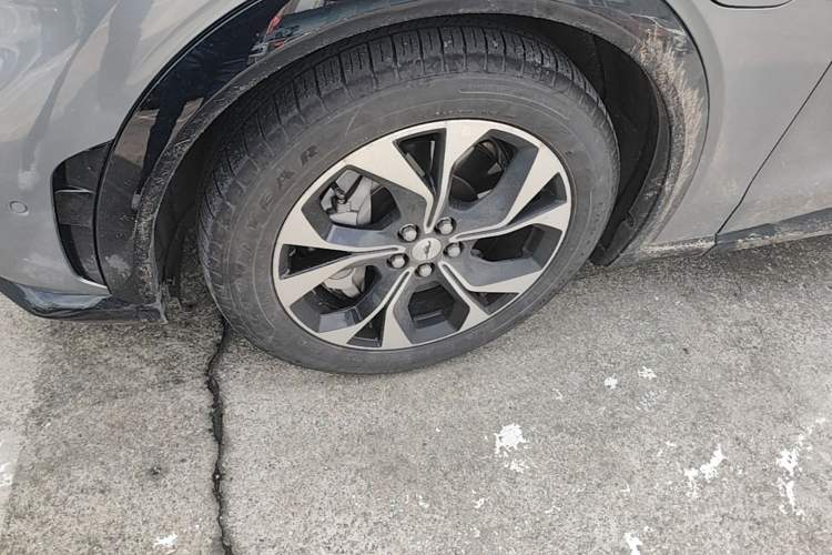 Used Ford Mustang Mach-E 2021 AION Y Plus Rear-Drive Luxury Edition (Long Range) Left Front Wheel Hub