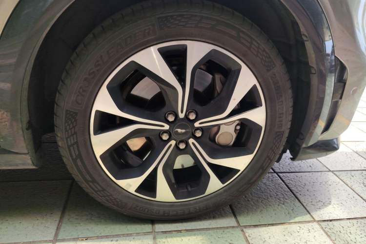Used Ford Mustang Mach-E 2021 AION Y Plus Rear-Drive Luxury Edition (Long Range) Right Front Wheel Hub