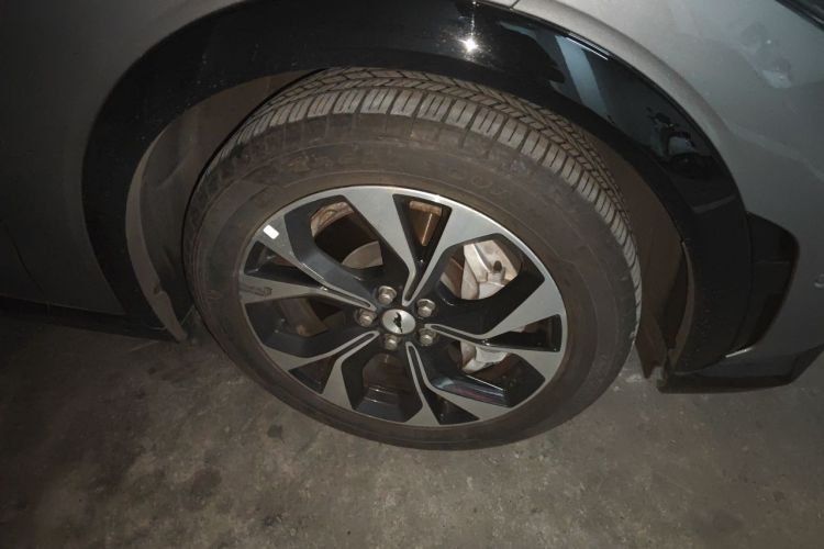 Used Ford Mustang Mach-E 2021 AION Y Plus Rear-Drive Luxury Edition (Long Range) Right Front Wheel Hub
