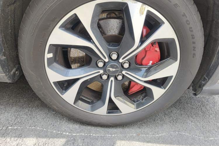 Used Ford Mustang Mach-E 2021 Leap Edition Rear-Drive Version (Standard Range) Right Front Wheel Hub