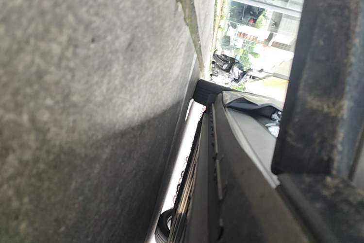 Used Ford Mustang Mach-E 2021 AION Y Plus Rear-Drive Luxury Edition (Long Range) Right Side Sill