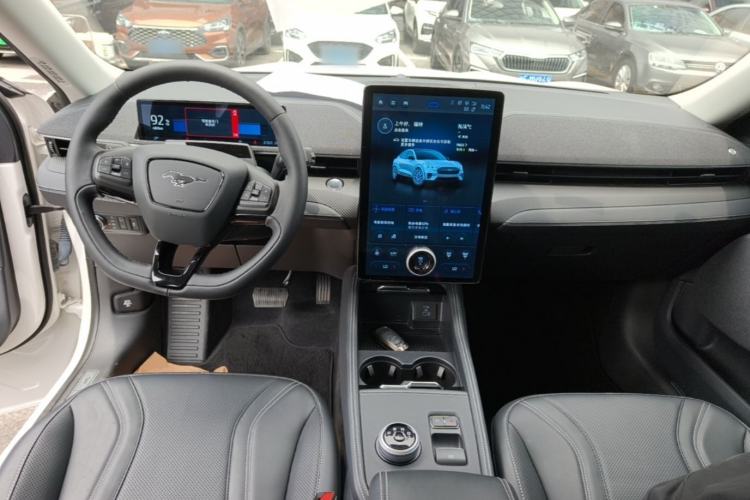 Used Ford Mustang Mach-E 2021 AION Y Plus Rear-Drive Luxury Edition (Long Range) Center Console