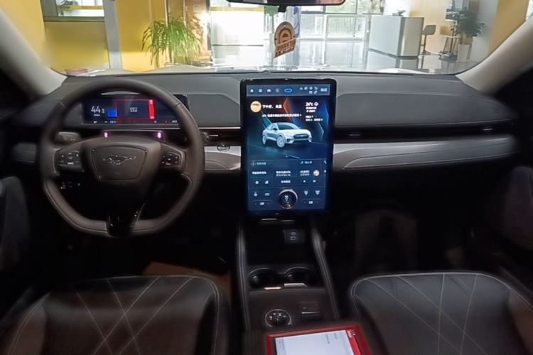 Used Ford Mustang Mach-E 2021 Leap Edition Rear-Drive Version (Standard Range) Center Console