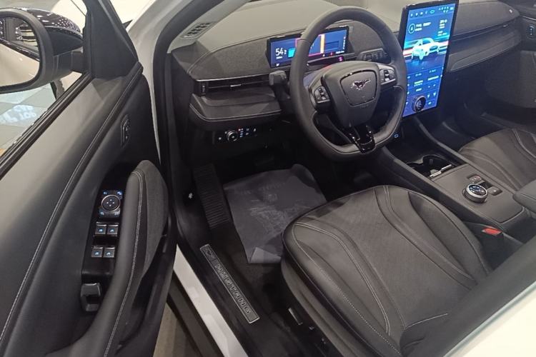 Used Ford Mustang Mach-E 2021 AION Y Plus Rear-Drive Luxury Edition (Long Range) Driver Seat