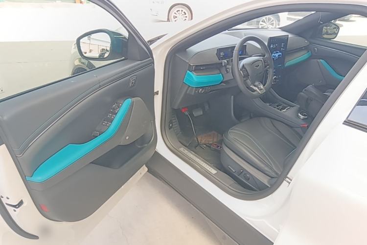 Used Ford Mustang Mach-E 2021 AION Y Plus Rear-Drive Luxury Edition (Long Range) Driver Seat