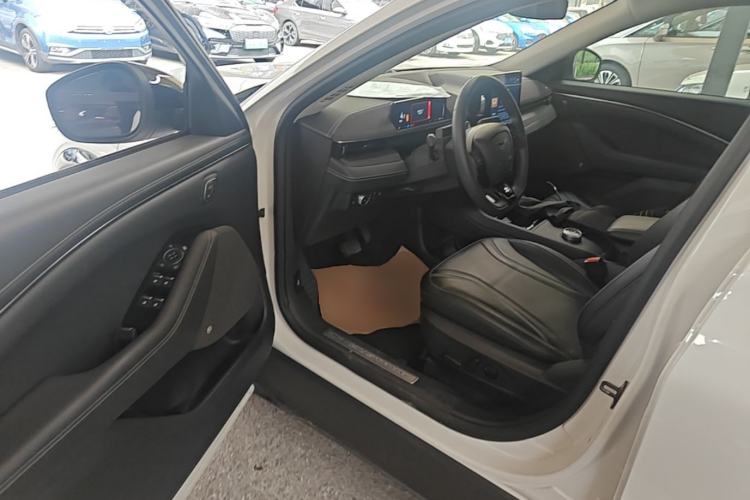 Used Ford Mustang Mach-E 2021 AION Y Plus Rear-Drive Luxury Edition (Long Range) Driver Seat