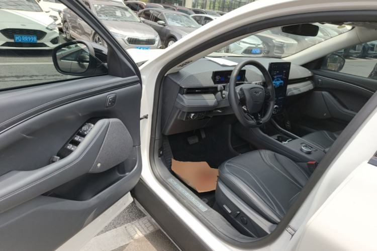 Used Ford Mustang Mach-E 2021 AION Y Plus Rear-Drive Luxury Edition (Long Range) Driver Seat