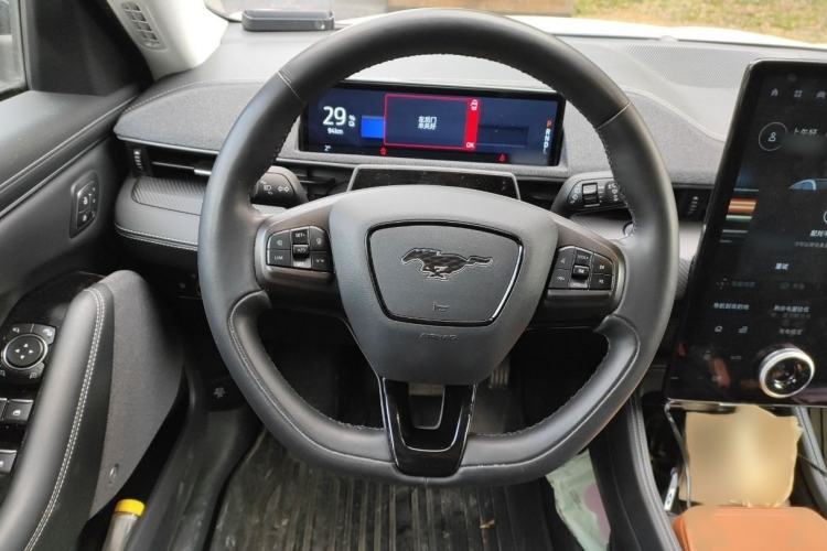 Used Ford Mustang Mach-E 2021 AION Y Plus Rear-Drive Luxury Edition (Long Range) Interior 2