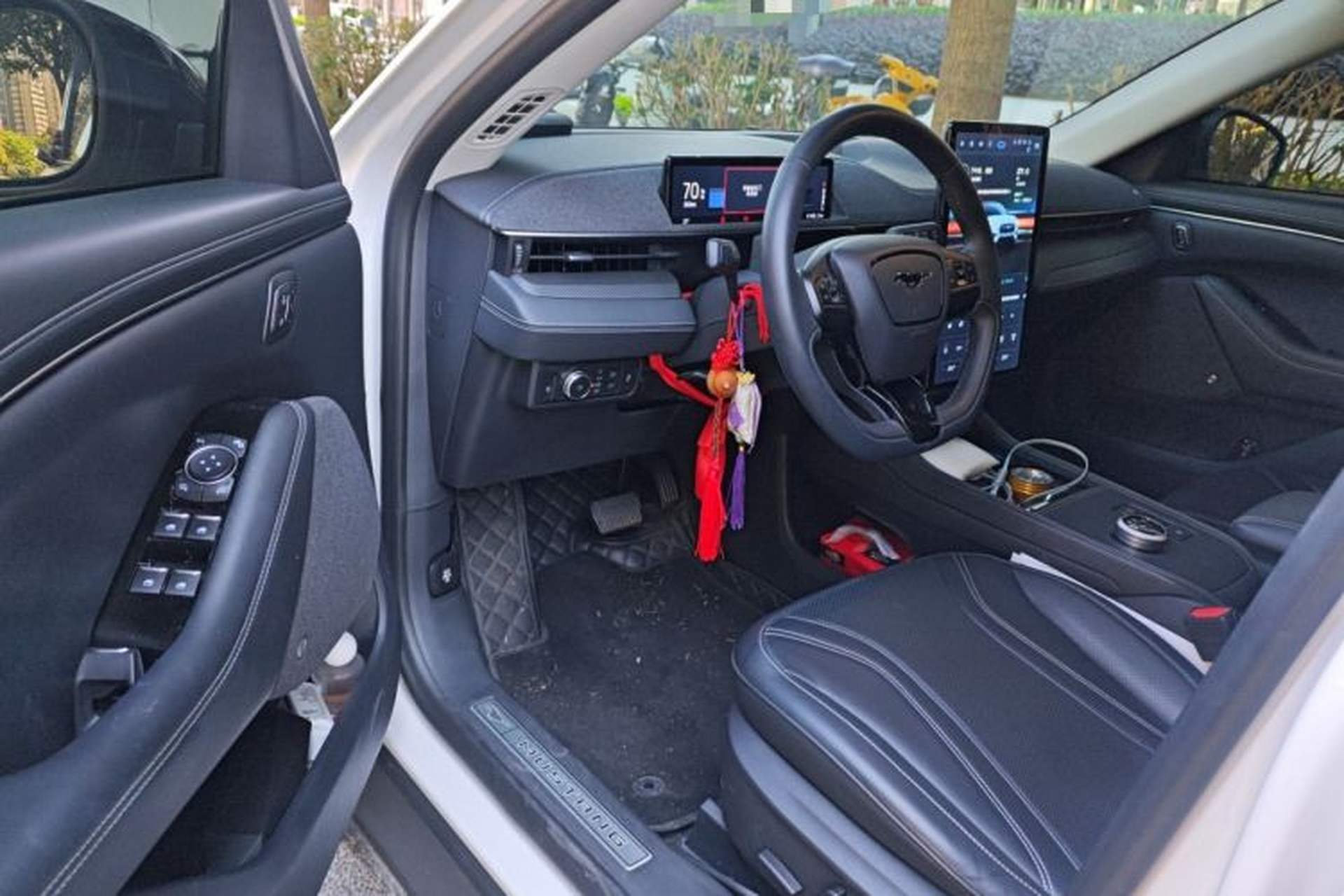 Used Ford Mustang Mach-E 2021 AION Y Plus Rear-Drive Luxury Edition (Long Range) Interior 3
