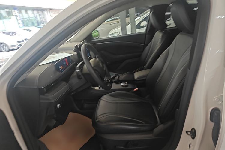 Used Ford Mustang Mach-E 2021 AION Y Plus Rear-Drive Luxury Edition (Long Range) Left Front Seat