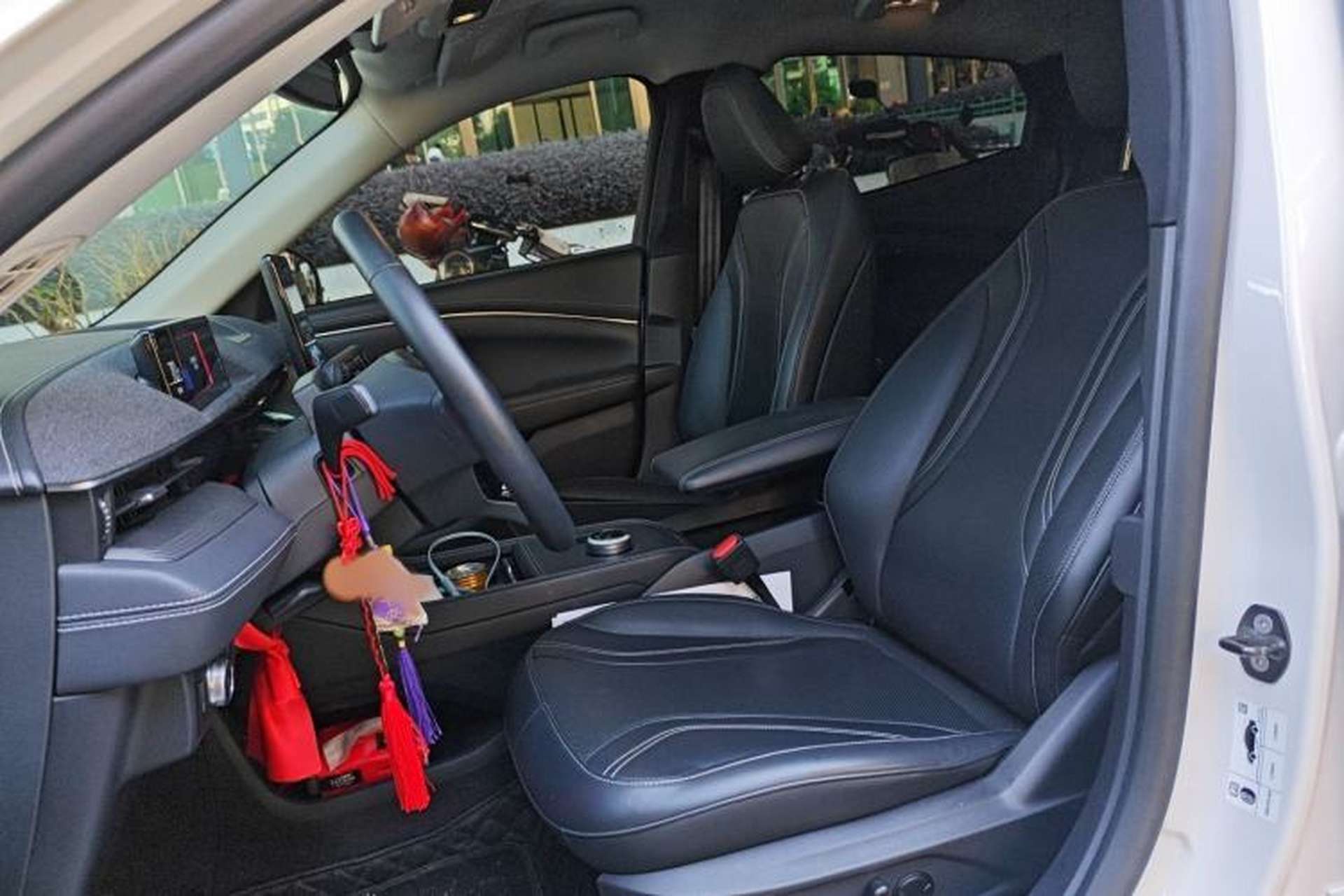 Used Ford Mustang Mach-E 2021 AION Y Plus Rear-Drive Luxury Edition (Long Range) Left Front Seat
