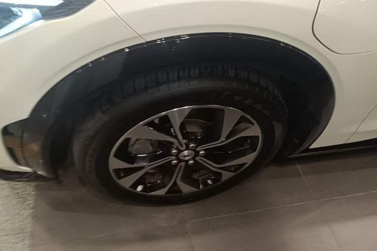 Used Ford Mustang Mach-E 2021 AION Y Plus Rear-Drive Luxury Edition (Long Range) Left Front Wheel Hub