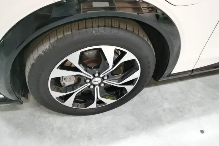 Used Ford Mustang Mach-E 2021 AION Y Plus Rear-Drive Luxury Edition (Long Range) Left Front Wheel Hub