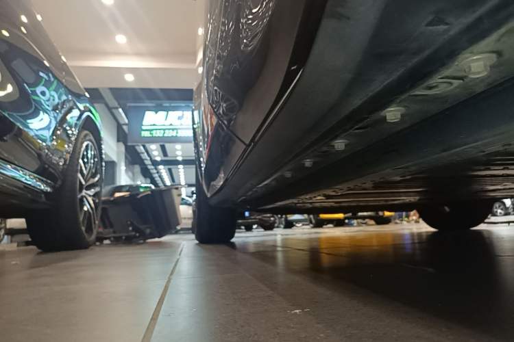 Used Ford Mustang Mach-E 2021 AION Y Plus Rear-Drive Luxury Edition (Long Range) Left Side Sill