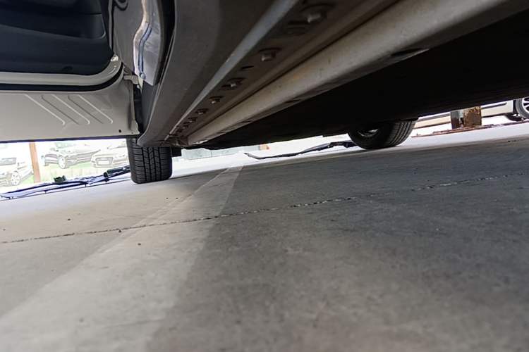 Used Ford Mustang Mach-E 2021 AION Y Plus Rear-Drive Luxury Edition (Long Range) Left Side Sill