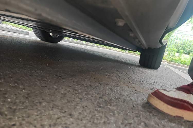 Used Ford Mustang Mach-E 2021 AION Y Plus Rear-Drive Luxury Edition (Long Range) Left Side Sill