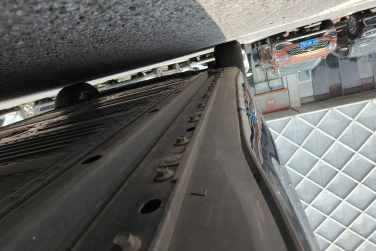 Used Ford Mustang Mach-E 2021 AION Y Plus Rear-Drive Luxury Edition (Long Range) Left Side Sill