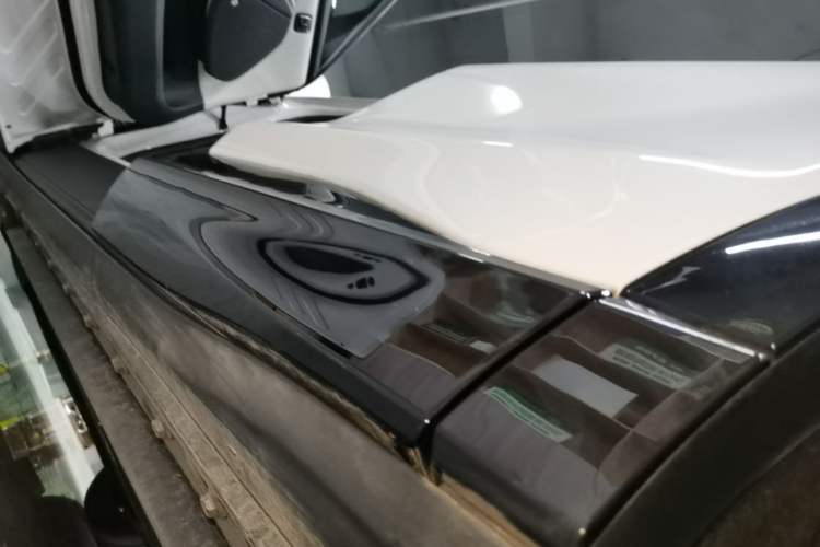 Used Ford Mustang Mach-E 2021 AION Y Plus Rear-Drive Luxury Edition (Long Range) Left Side Sill