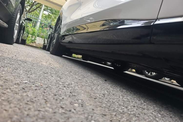 Used Ford Mustang Mach-E 2021 AION Y Plus Rear-Drive Luxury Edition (Long Range) Left Side Sill