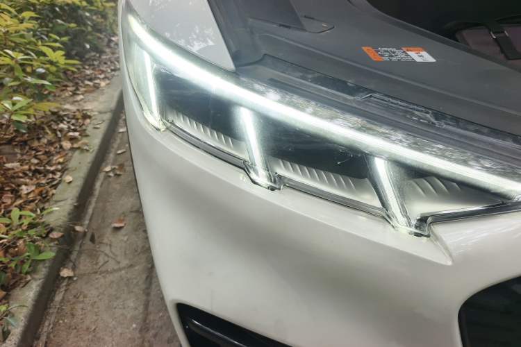 Used Ford Mustang Mach-E 2021 AION Y Plus Rear-Drive Luxury Edition (Long Range) Right Front Headlight
