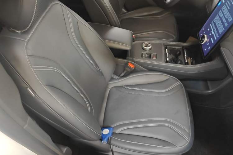 Used Ford Mustang Mach-E 2021 AION Y Plus Rear-Drive Luxury Edition (Long Range) Right Front Seat