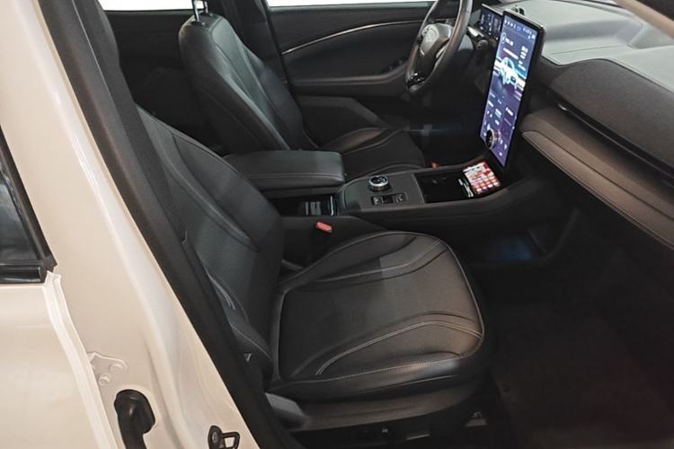 Used Ford Mustang Mach-E 2021 AION Y Plus Rear-Drive Luxury Edition (Long Range) Right Front Seat