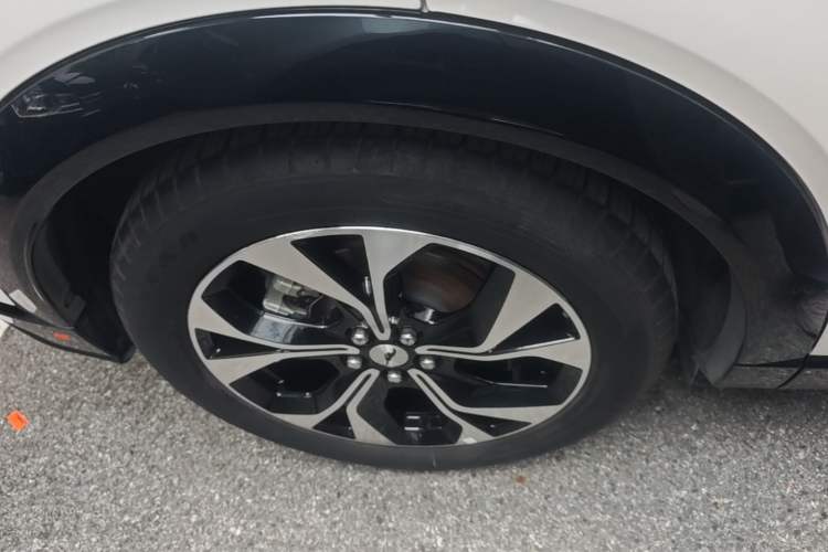 Used Ford Mustang Mach-E 2021 AION Y Plus Rear-Drive Luxury Edition (Long Range) Right Rear Wheel Hub