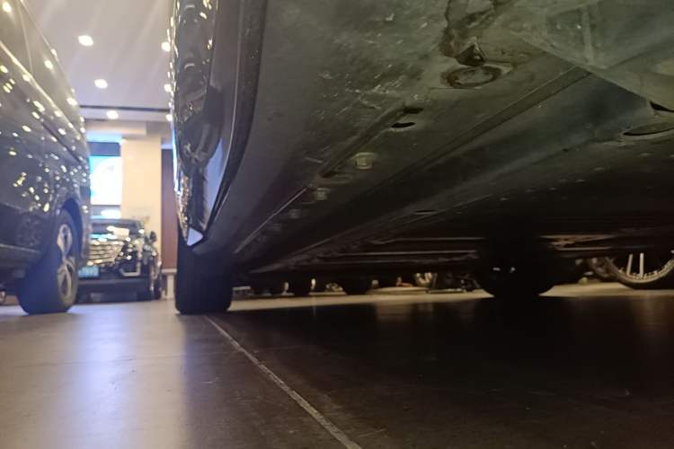 Used Ford Mustang Mach-E 2021 AION Y Plus Rear-Drive Luxury Edition (Long Range) Right Side Sill