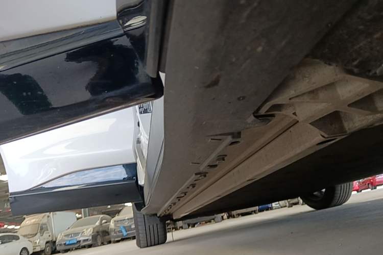 Used Ford Mustang Mach-E 2021 AION Y Plus Rear-Drive Luxury Edition (Long Range) Right Side Sill