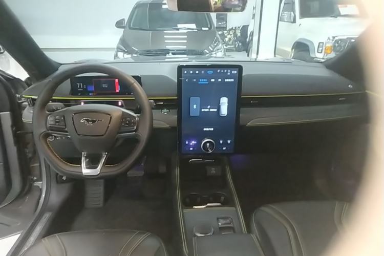 Used Ford Mustang Mach-E 2024 Windstorm Version (Long-Range) Center Console
