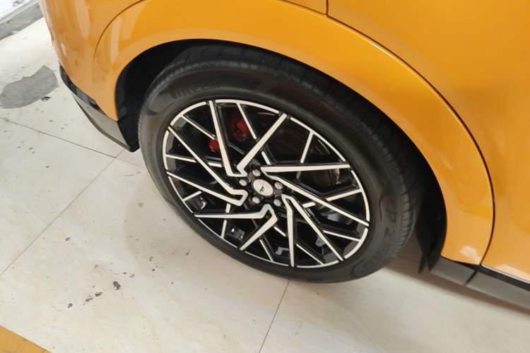 Used Ford Mustang Mach-E 2024 GT Model Right Rear Wheel Hub