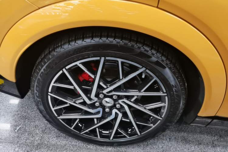 Used Ford Mustang Mach-E 2024 GT Model Right Rear Wheel Hub