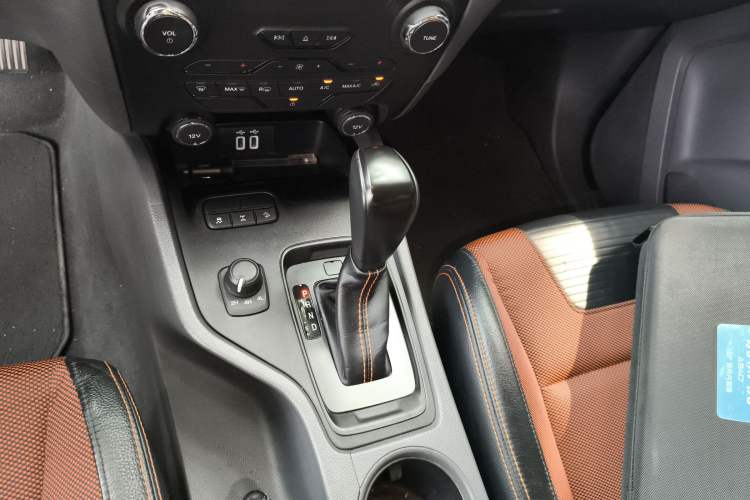 Used Ford Ranger 2018 3.2TDCi Wildtrak Gear Lever