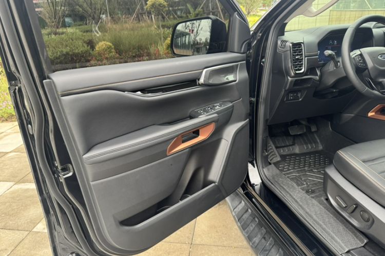 Used Ford Ranger 2023 Trailblazer 4x4 Automatic Version – Gasoline Interior 8