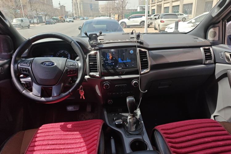 Used Ford Ranger 2018 3.2TDCi Wildtrak Center Console
