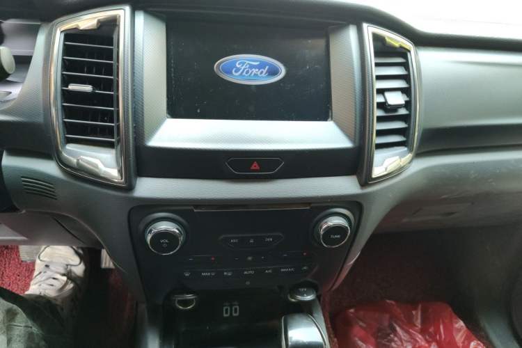Used Ford Ranger 2018 3.2TDCi Wildtrak Audio And AC Panel