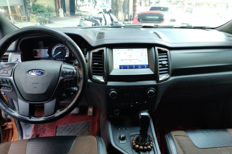 Used Ford Ranger 2018 3.2TDCi Wildtrak Center Console