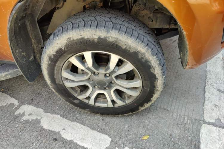 Used Ford Ranger 2018 3.2TDCi Wildtrak Right Front Wheel Hub