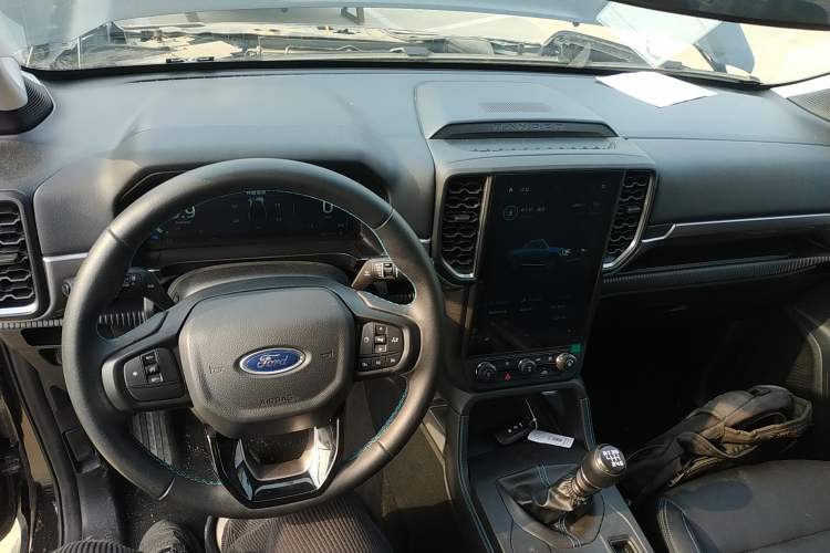 Used Ford Ranger 2023 Shanlin Two-Wheel Drive Manual Gasoline Model Center Console