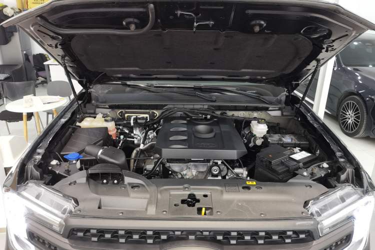 Used Ford Ranger 2023 Shanlin 4x4 Automatic Version Gasoline Engine Bay