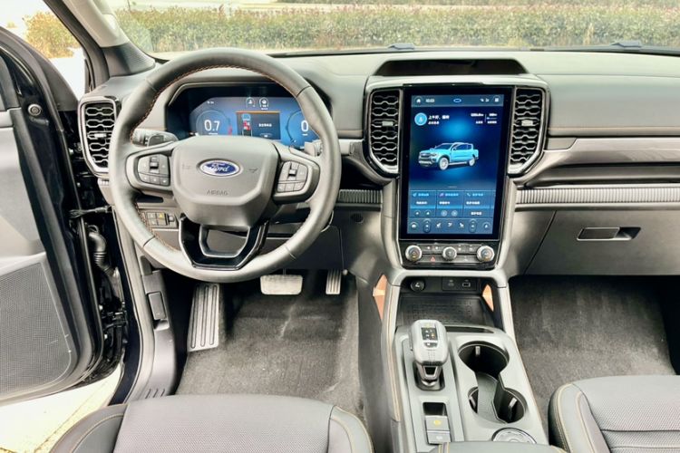 Used Ford Ranger 2023 Trailblazer 4x4 Automatic Off-Road Version – Gasoline Interior 2