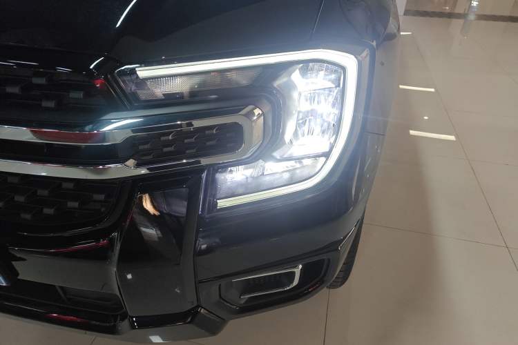 Used Ford Ranger 2023 Trailblazer 4x4 Automatic Version – Gasoline Left Front Headlight