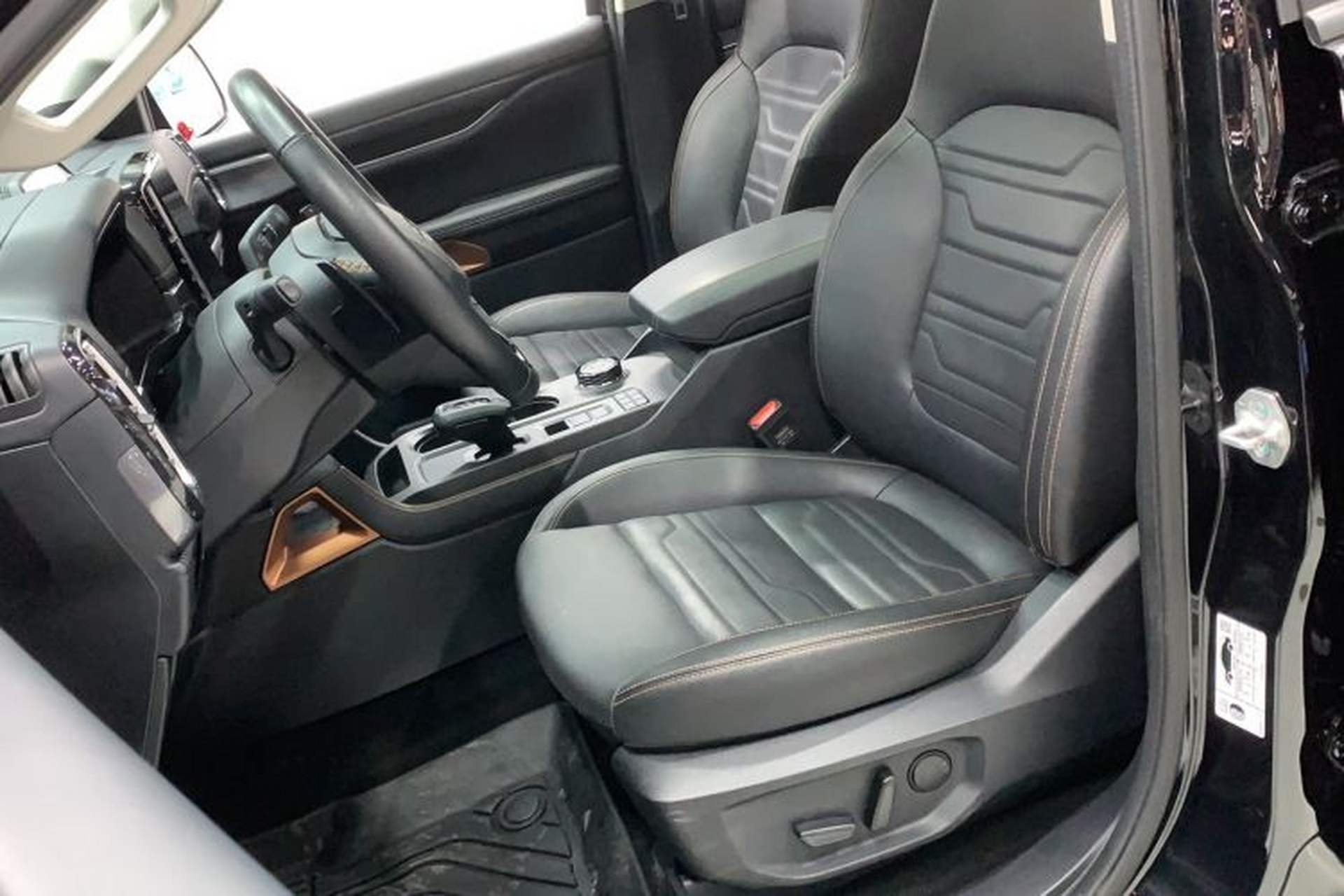 Used Ford Ranger 2023 Trailblazer 4x4 Automatic Off-Road Version – Gasoline Left Front Seat