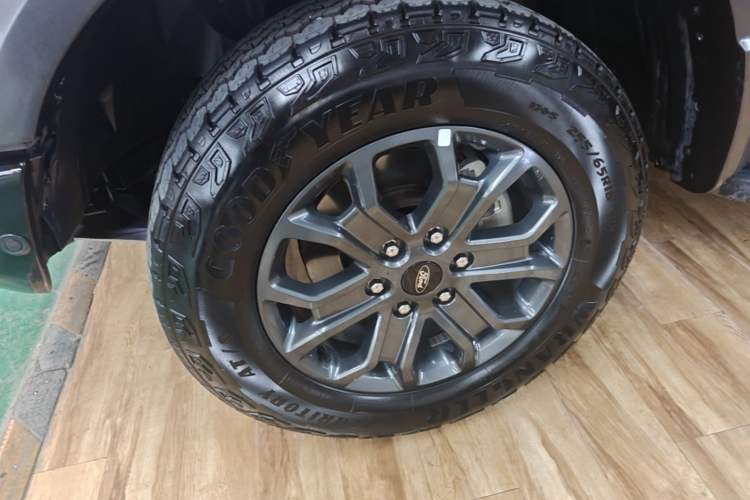 Used Ford Ranger 2023 Trailblazer 4x4 Automatic Off-Road Version – Gasoline Left Front Wheel Hub