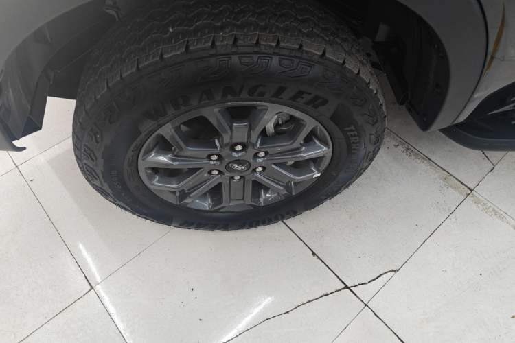 Used Ford Ranger 2023 Trailblazer 4x4 Automatic Off-Road Version – Gasoline Left Front Wheel Hub
