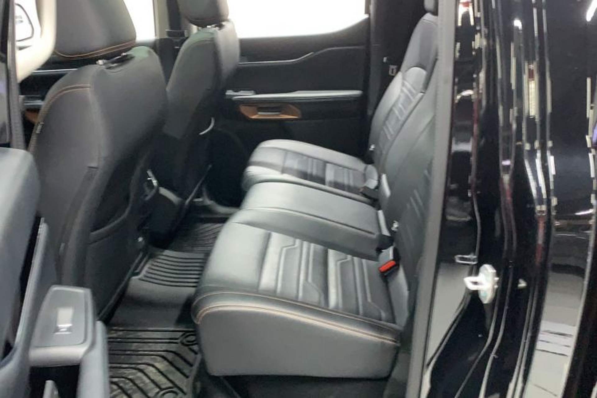 Used Ford Ranger 2023 Trailblazer 4x4 Automatic Off-Road Version – Gasoline Left Rear Seat